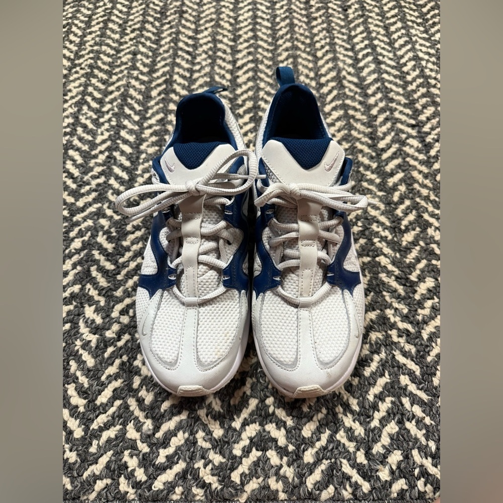 NIKE Air Max Graviton Sneaker in White and Valerian Blue Size 8